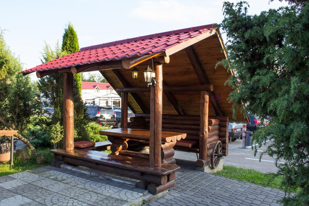 Галицька Корона Davidov Dış mekan fotoğraf